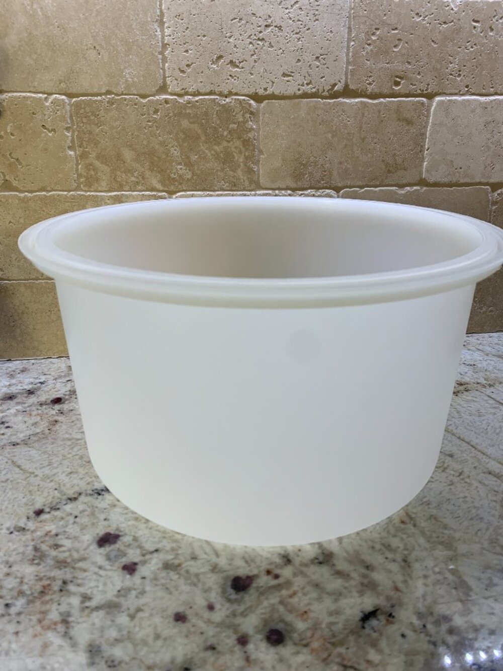 Vintage Tupperware Round Storage Bowl Container Lid only 683-8